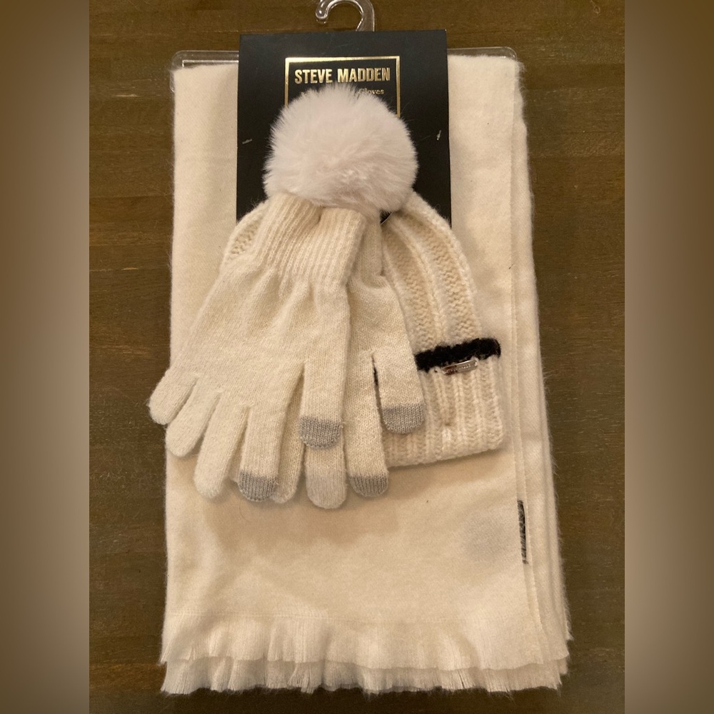 Steve Madden White Knitted Hat, Scarf and Gloves